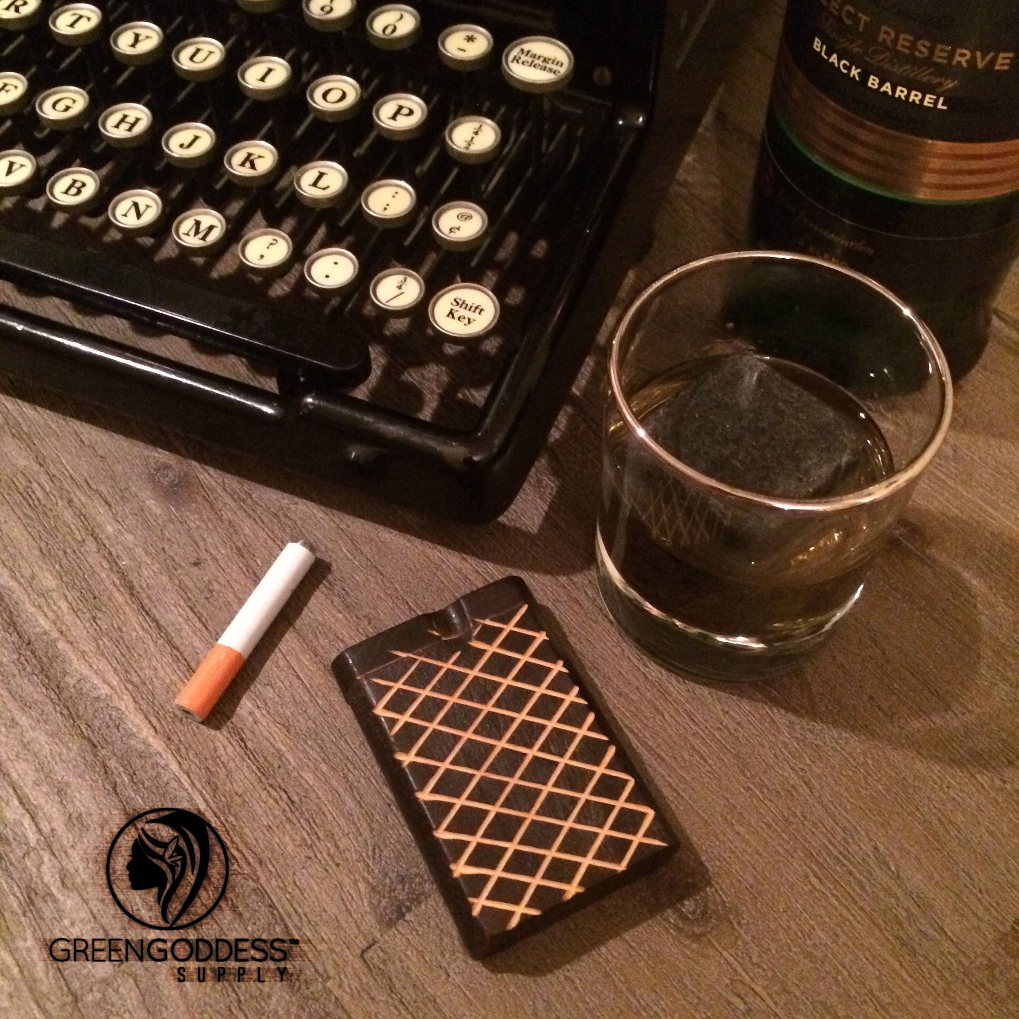 3" Swivel Cap Wooden Dugout - Criss-Cross - Green Goddess Supply